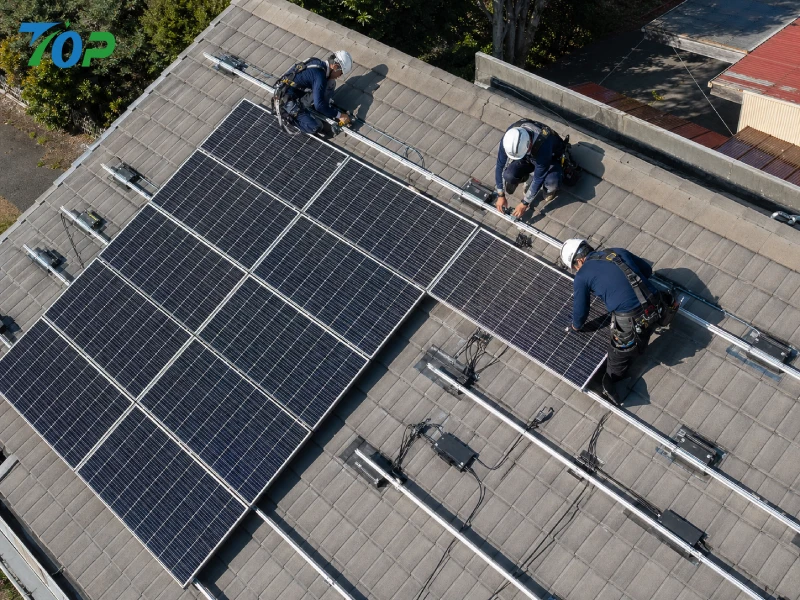 Защо Plug-in Solar (Plug & Play PV) трансформира разпределената енергия: политика, технически стандарти и B2B инженерно ръководство